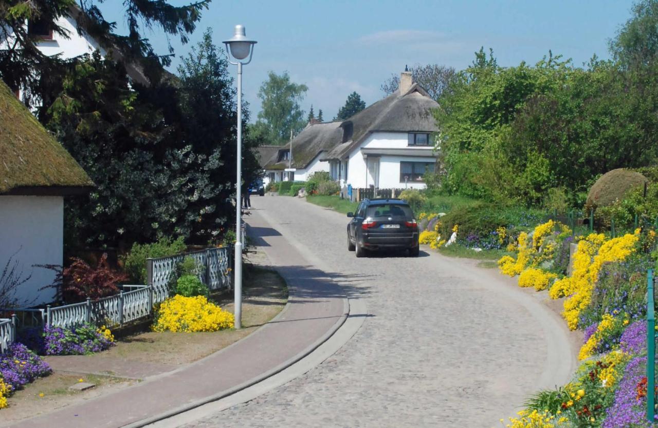 Ferienhaus Zum Boddenstrand Mit Ka Groß Zicker エクステリア 写真