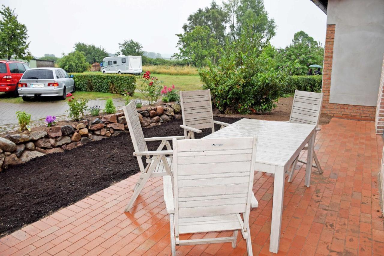 Ferienhaus Zum Boddenstrand Mit Ka Groß Zicker エクステリア 写真